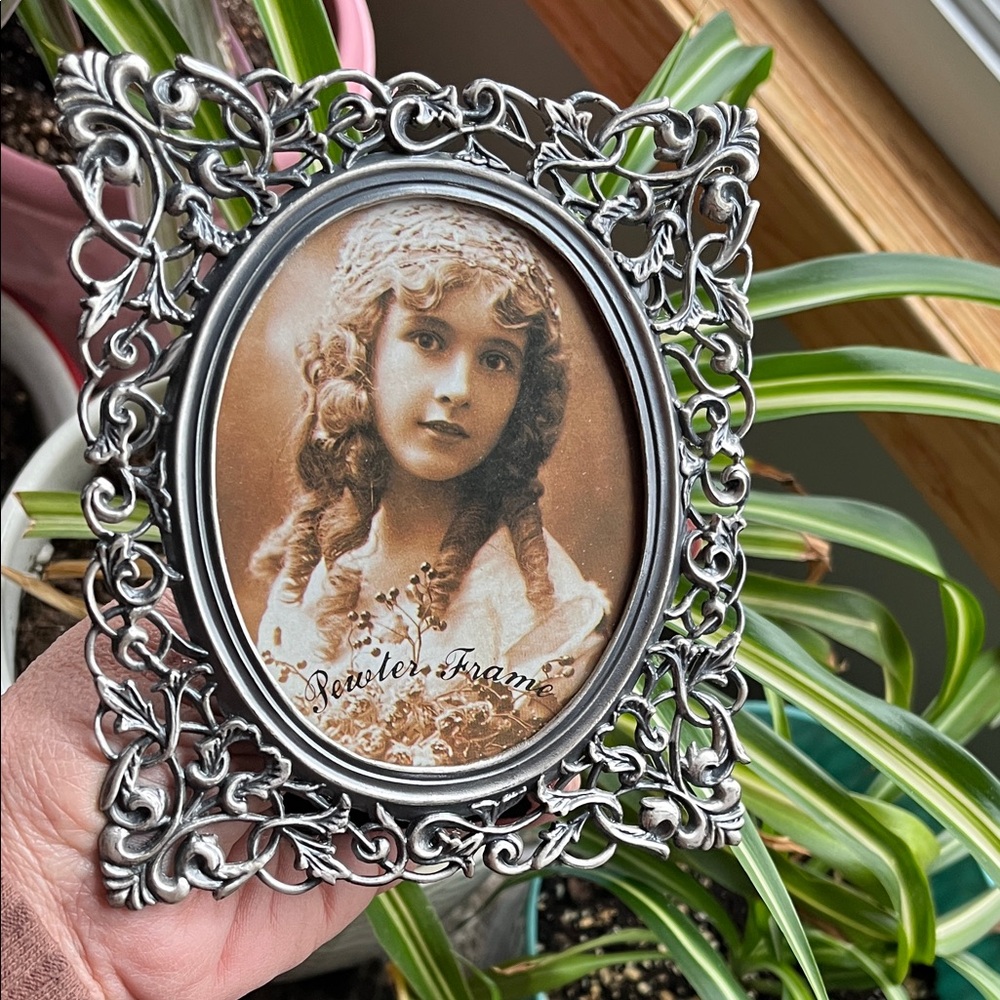 Vtg Victorian Style Pewter Picture Frame Pierced Filigree & Scrollwork TAIWAN